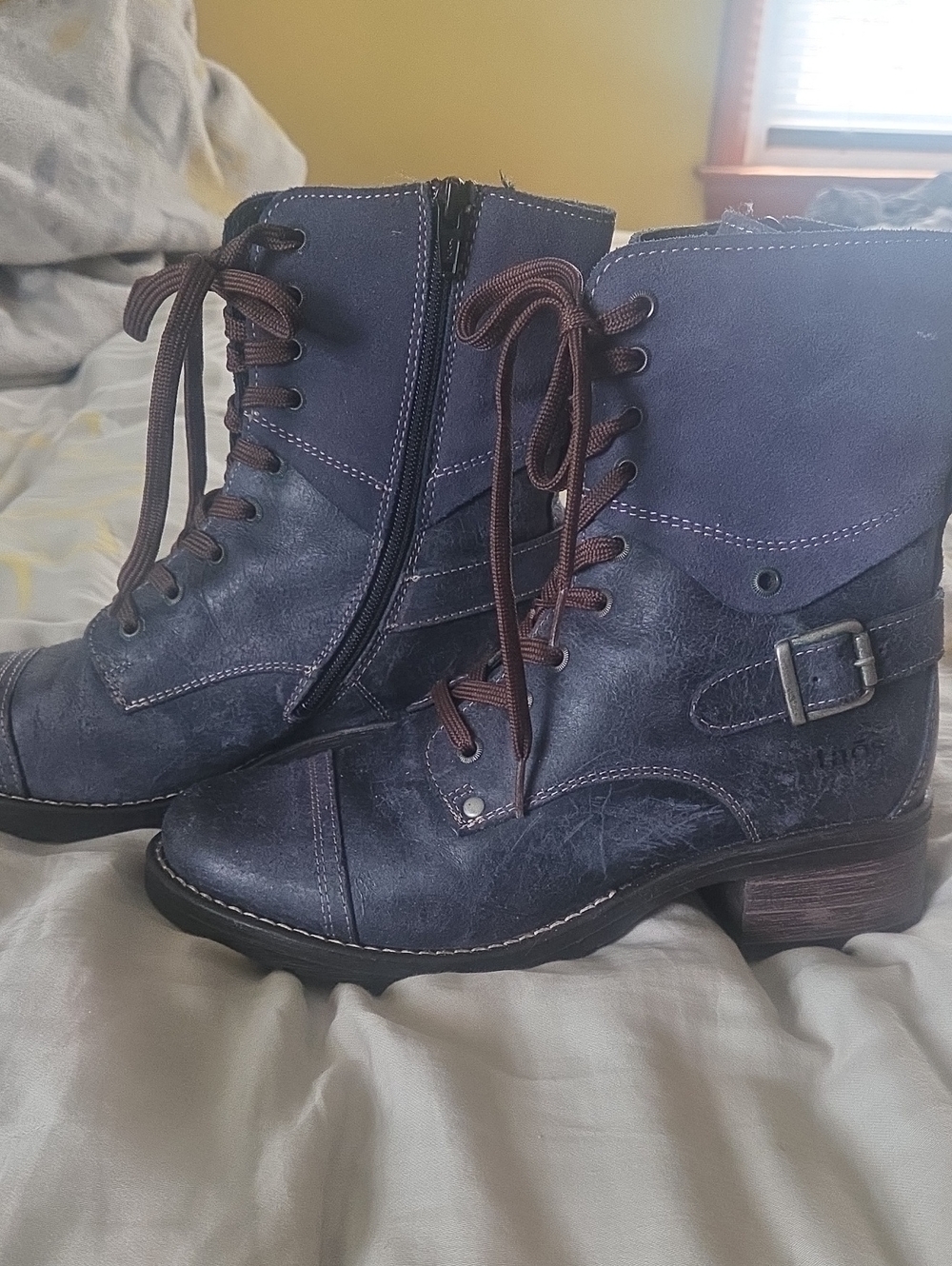 Taos Women’s Lace-Up Ankle Boots in Navy Blue